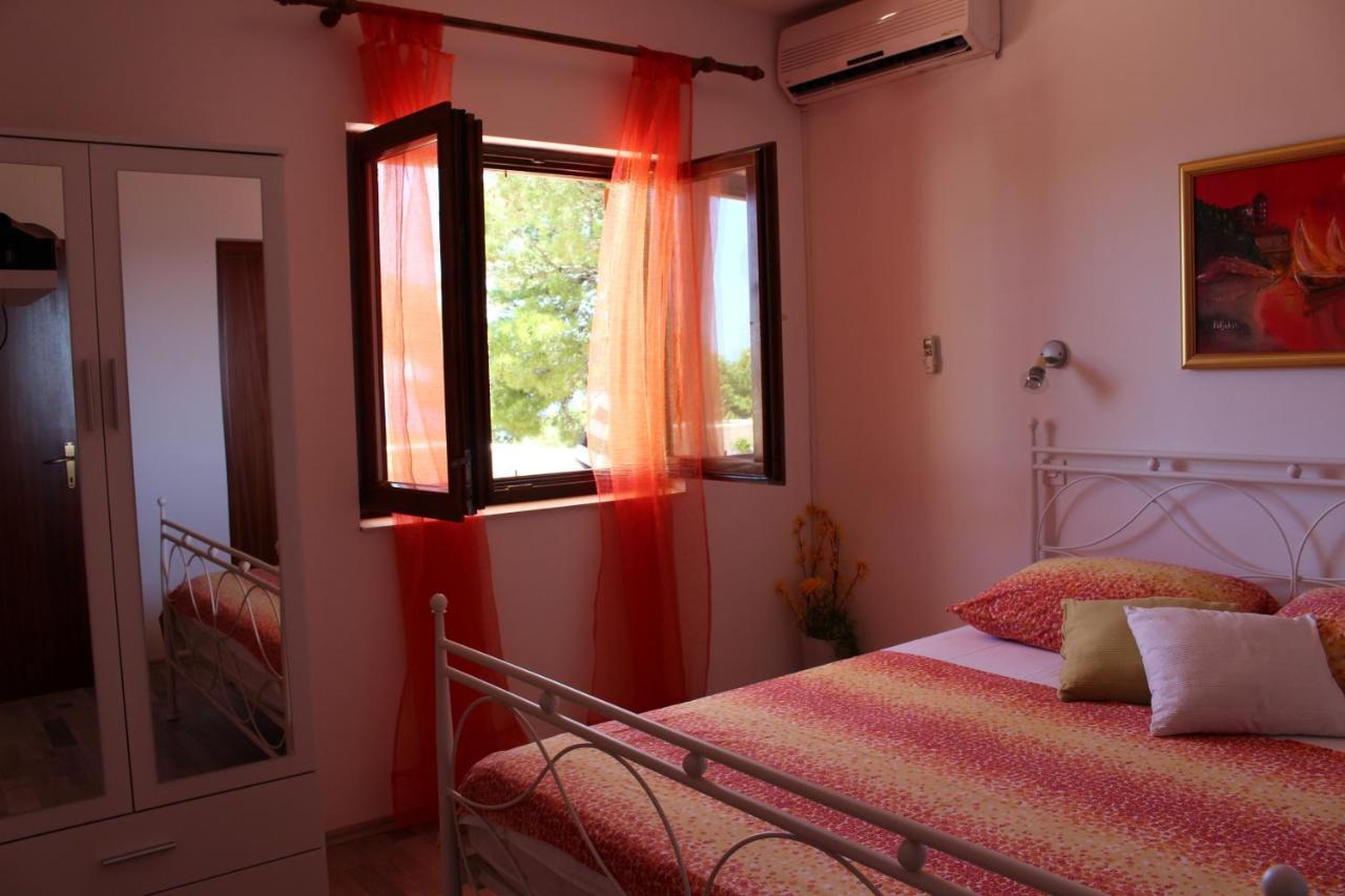Apartman By The Sea Sveta Nedilja, Hvar - 110 Sveta Nedelja (Hvar)